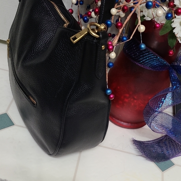 Coach Black Leather Shoulder Bag with Gold Accents - Picture 4 of 9